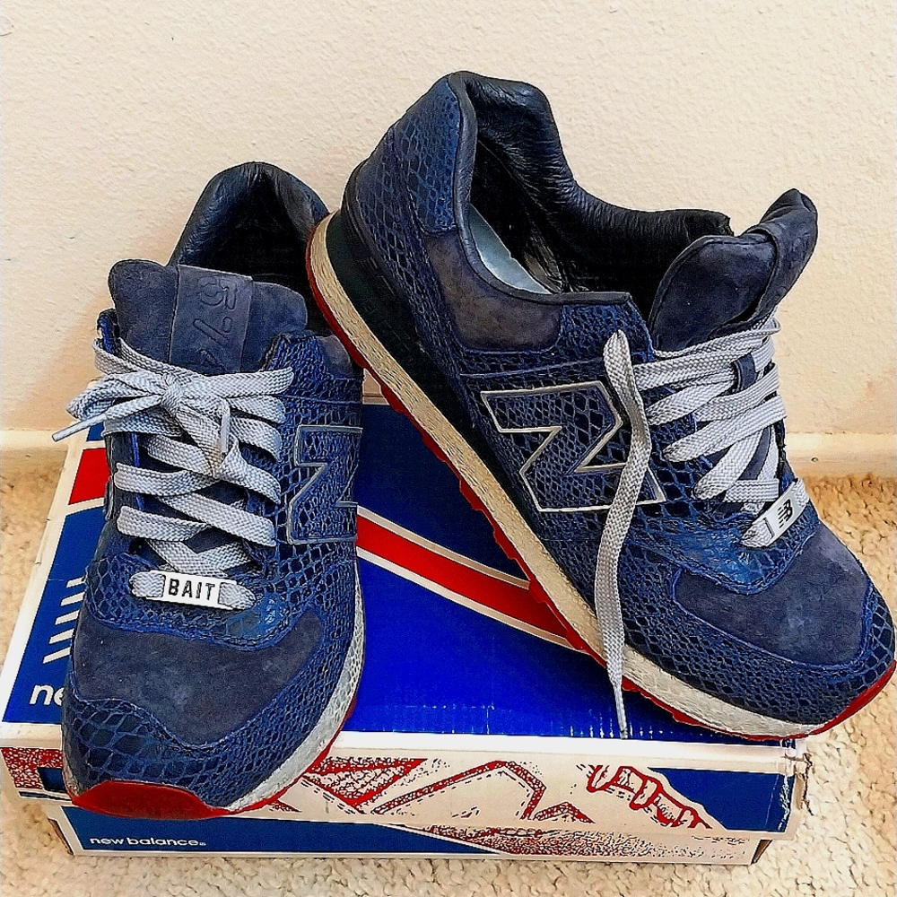 New Balance 574 G.I Joe Valvet blue tennis shoes